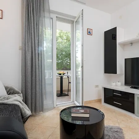 And With Parking Space - 10339 Guest house