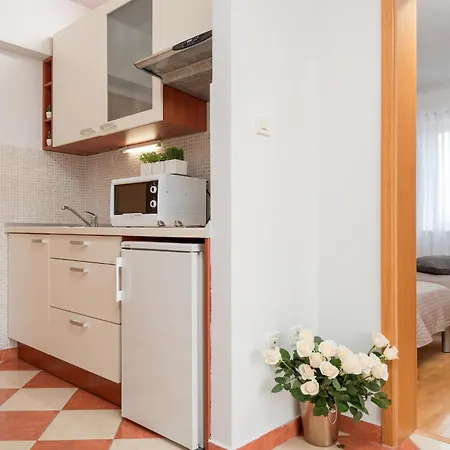 Pensionat And With Parking Space - 10339 Rogoznica (Sibenik-Knin)