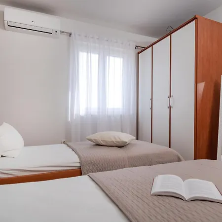 And With Parking Space - 10339 3* Rogoznica (Sibenik-Knin)