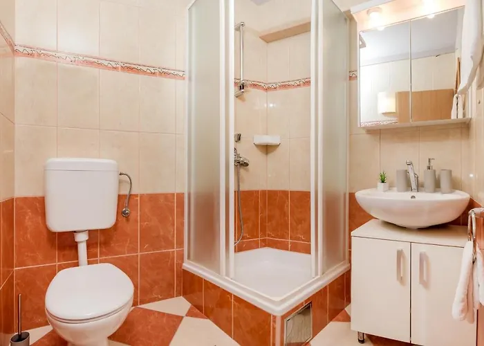 And With Parking Space - 10339 Pensión