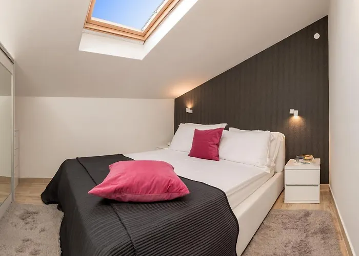 Gasthuis And With Parking Space - 10339 3*