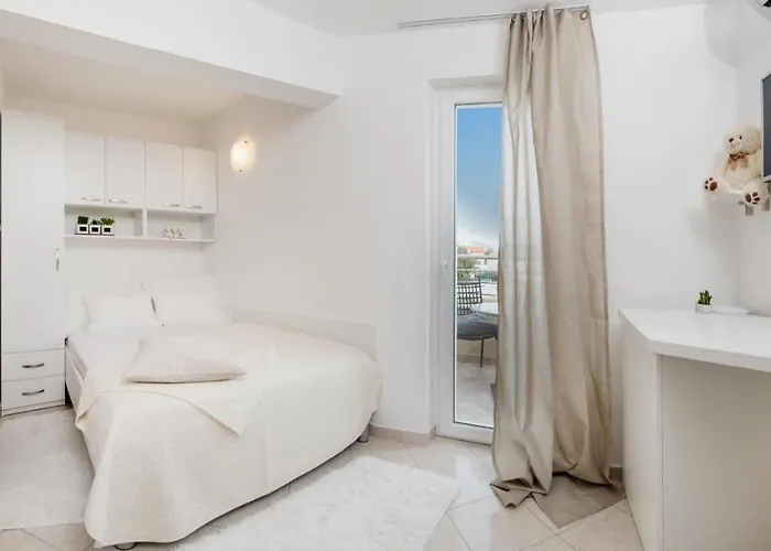 Pensión And With Parking Space - 10339